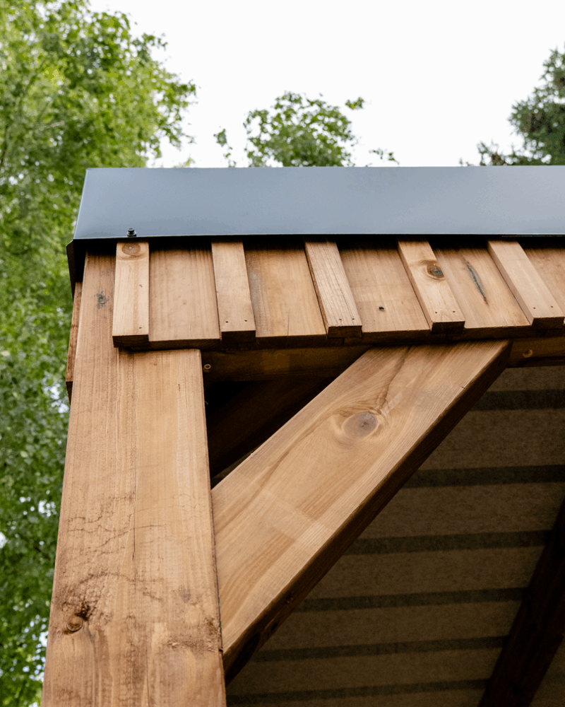 coin de l'abri de jardin en bois durable