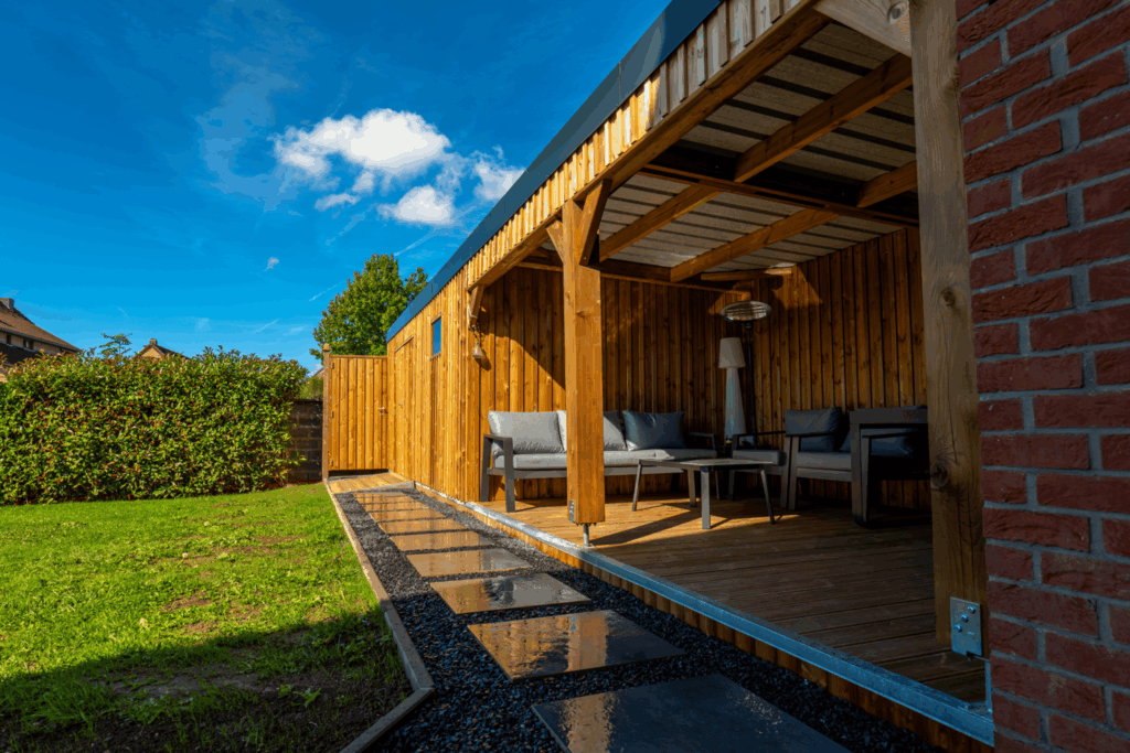 abri de jardin en kit avec auvent