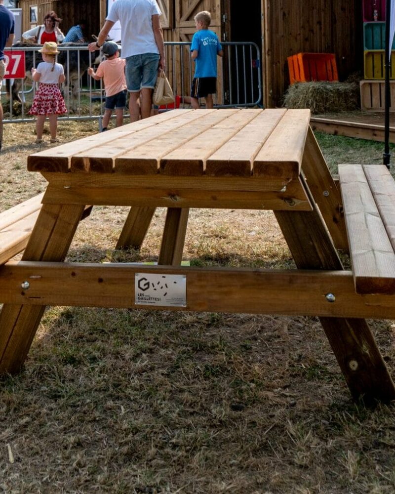 Aménagements extérieurs : table pique-nique de Battice réalisé en entreprise de travail adapté Battice