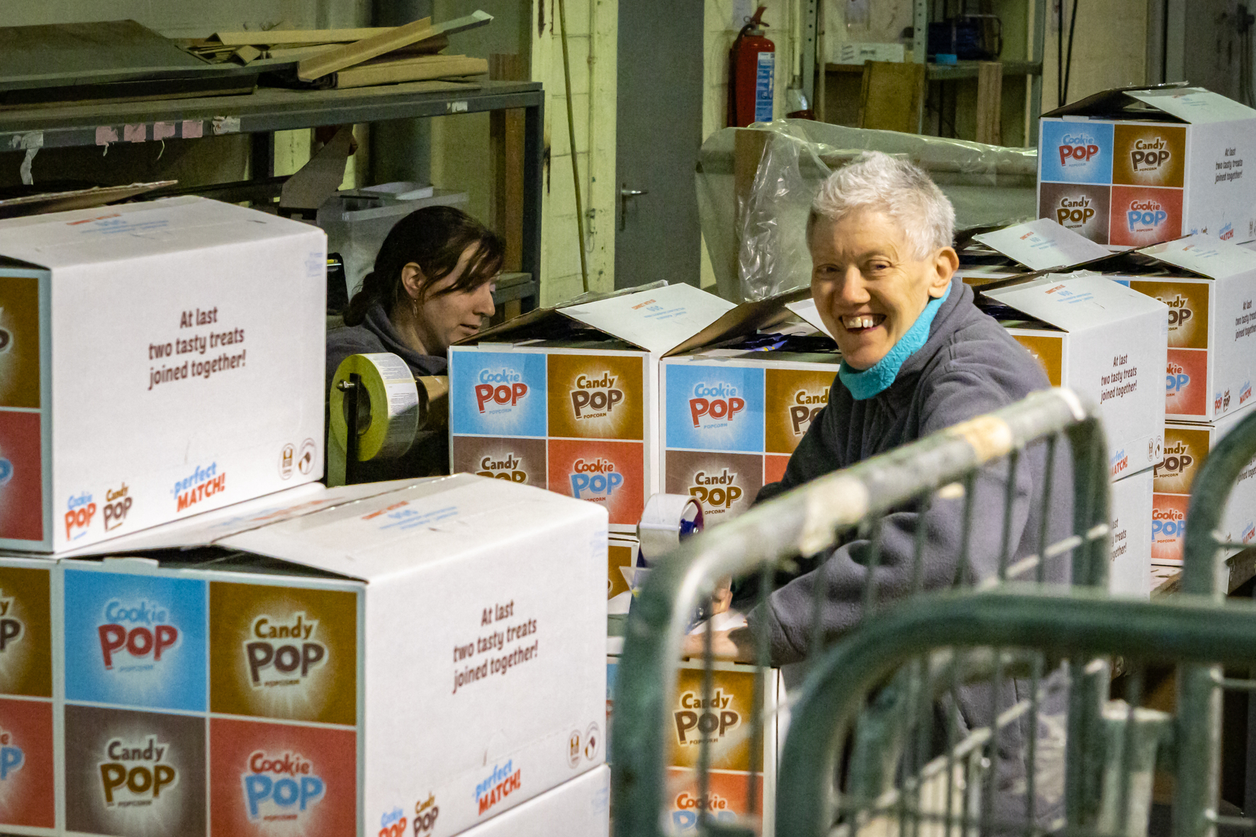 équipe du conditionnement à l'étiquetage