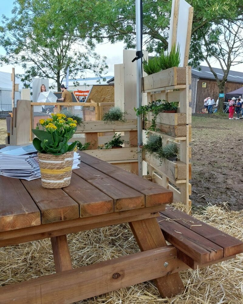 table de pique-nique de la foire de Battice