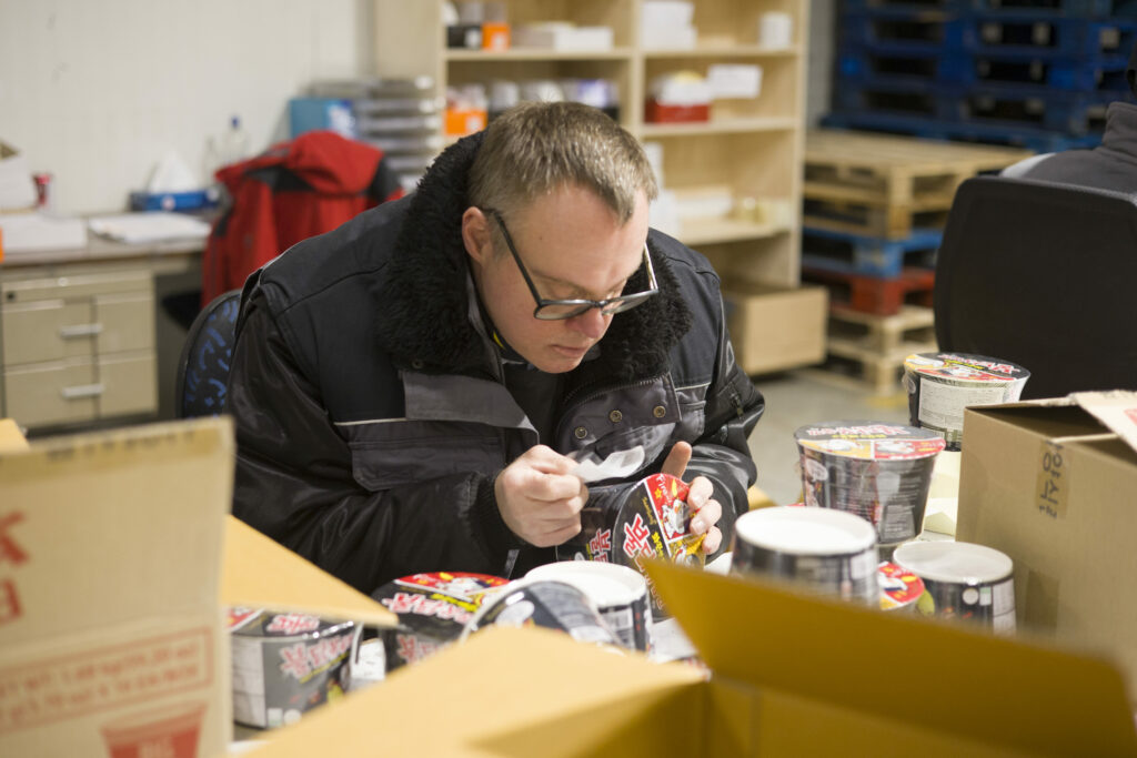 étiquetage de cannettes