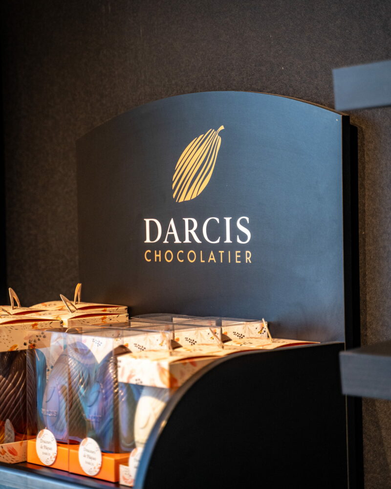 présentoir publicitaire en bois Darcis